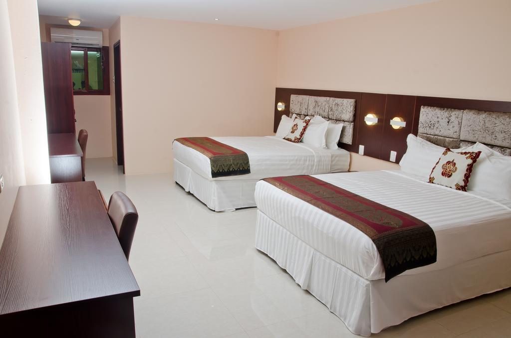 Grand Diamond Hotel Trinidad Piarco Exteriör bild