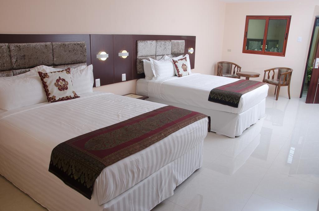 Grand Diamond Hotel Trinidad Piarco Exteriör bild