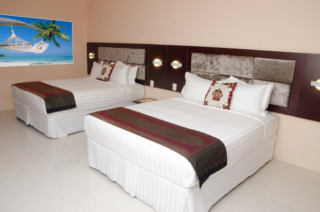 Grand Diamond Hotel Trinidad Piarco Exteriör bild