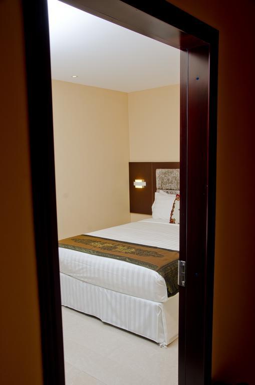 Grand Diamond Hotel Trinidad Piarco Exteriör bild